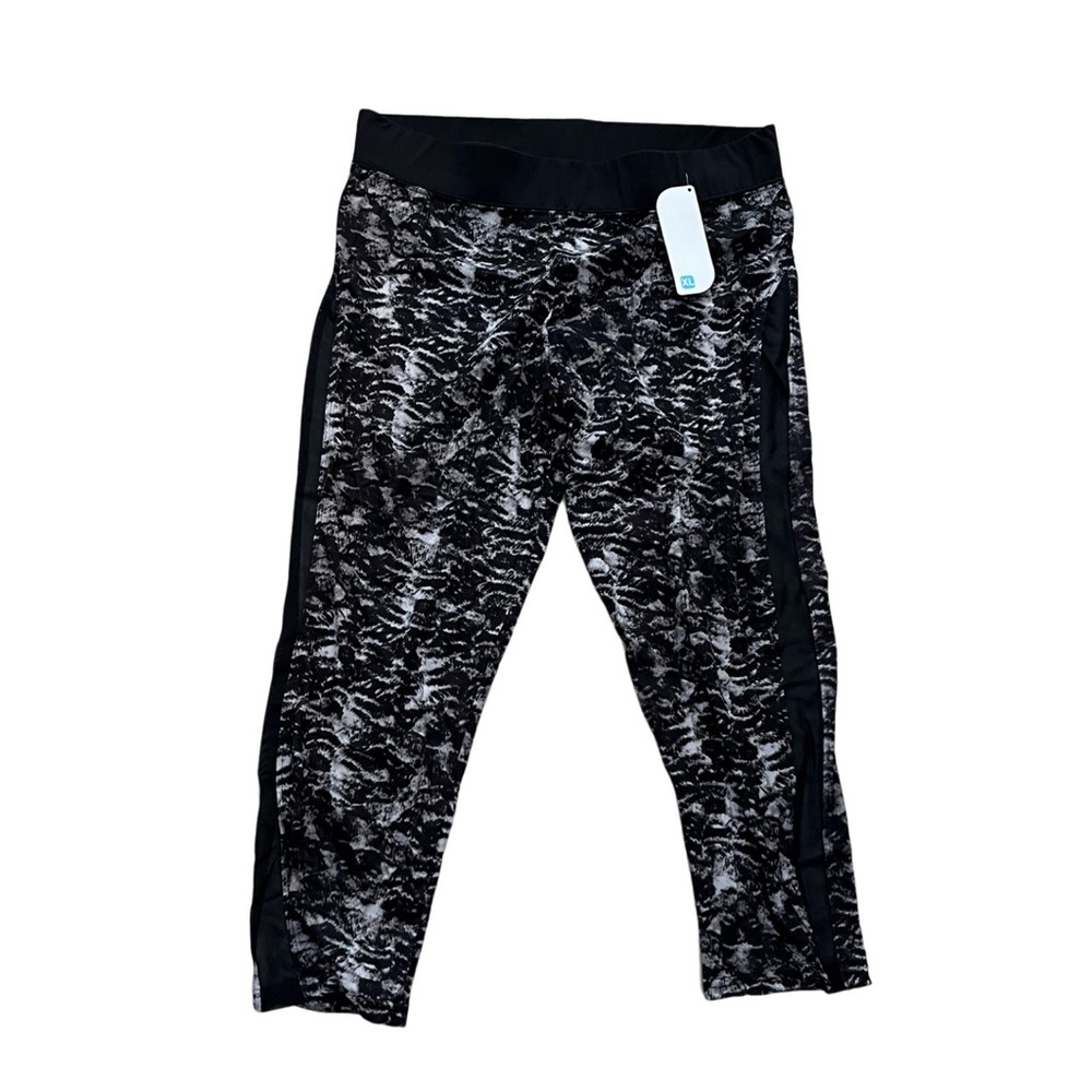 NWT Capri Black and White Patterned Woman’s Leggings Size XL